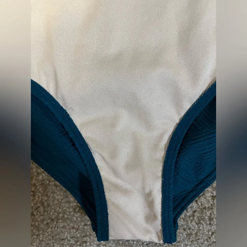 Aquamore Chlorine Resistant Deep Ocean High Neck One-Piece size 8
